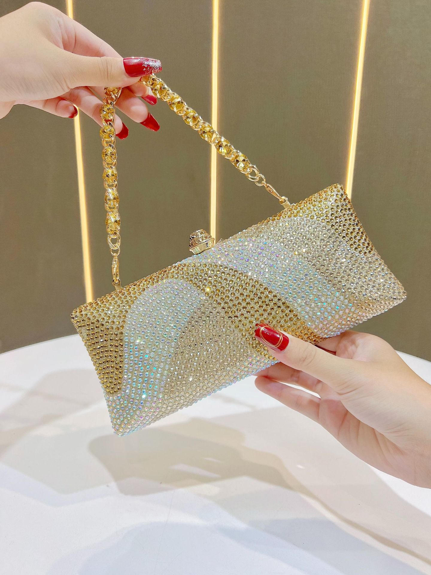 Luxurious Rhinestone Evening Bag For Wedding And Party_voghion.com