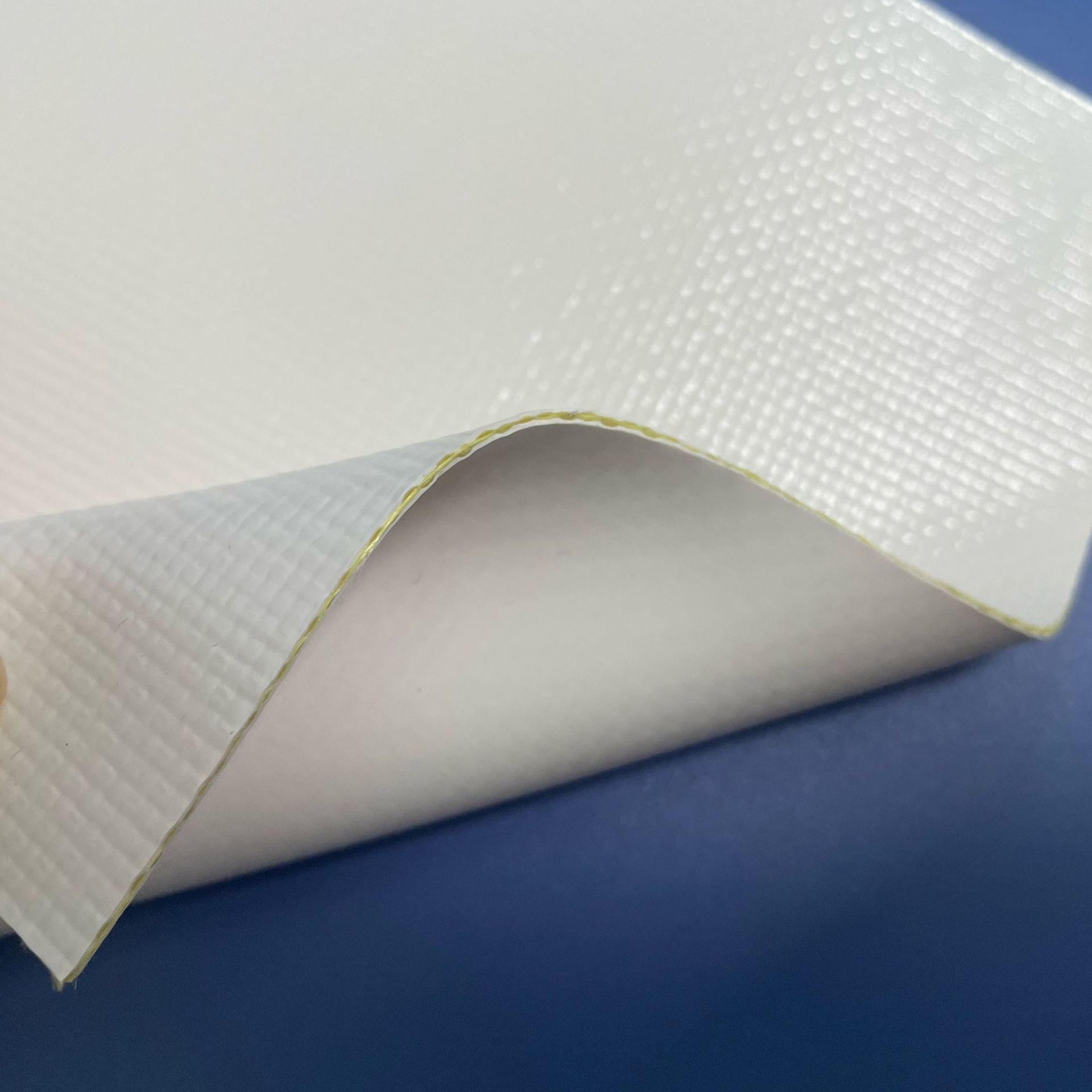 3.9米宽高强丝白色PVC夹网布 防火阻燃刀刮布