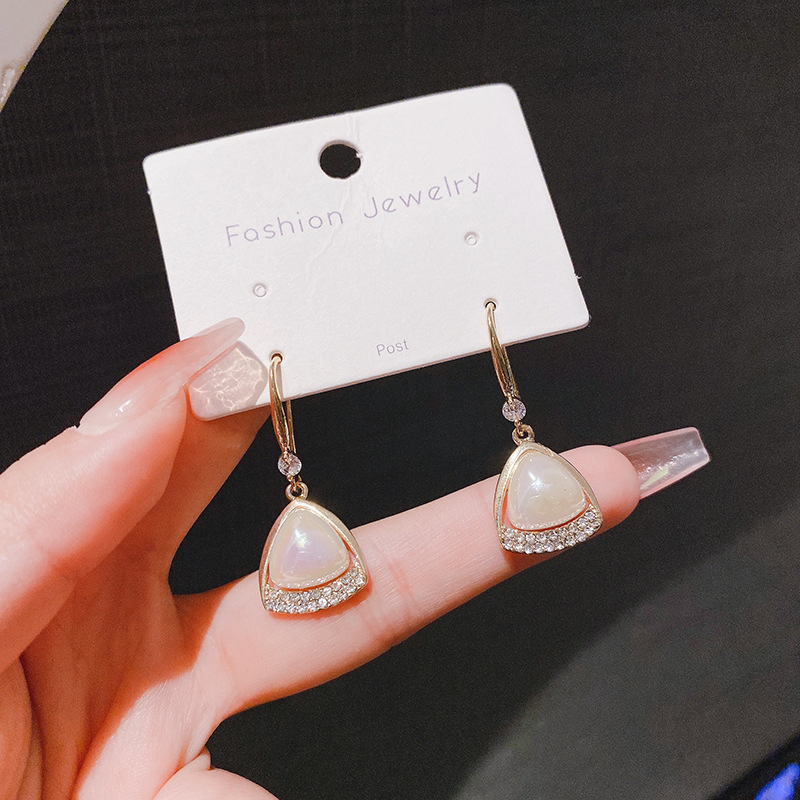 Retro universal long earrings from pearl