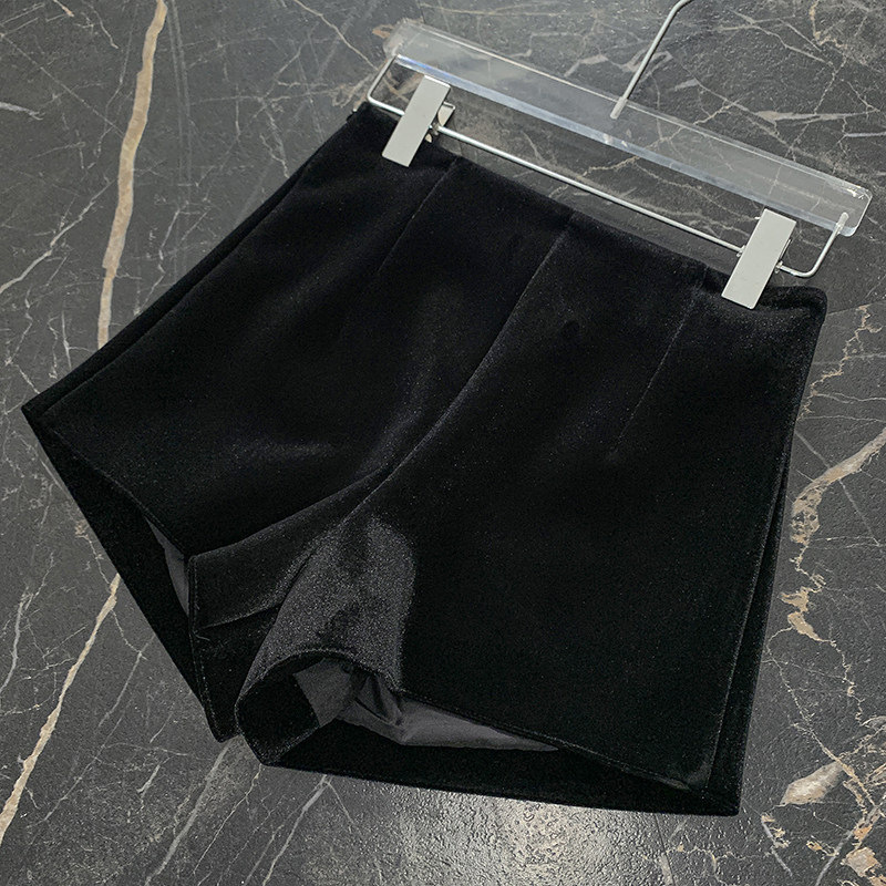 Hot Girl Black Velvet Shorts for Autumn and Winter, Women's Outerwear, 2026 New Style, Paired with Boots, High-Waisted Gold Velvet Wide-Leg Pants
