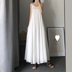 白いサスペンダースカート2025女夏のロングタイプの超仙から足首までのロングスカートの字の大きいスカートの中に底のワンピースを掛けます。