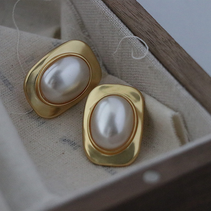Retro square small design earrings pearl