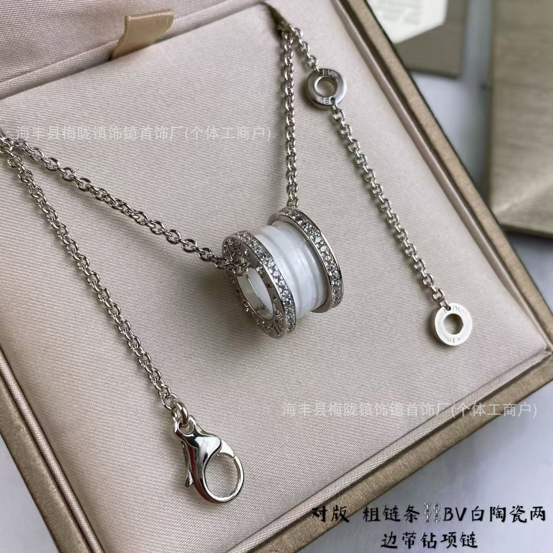 Diamond white gold white ceramic necklace / A