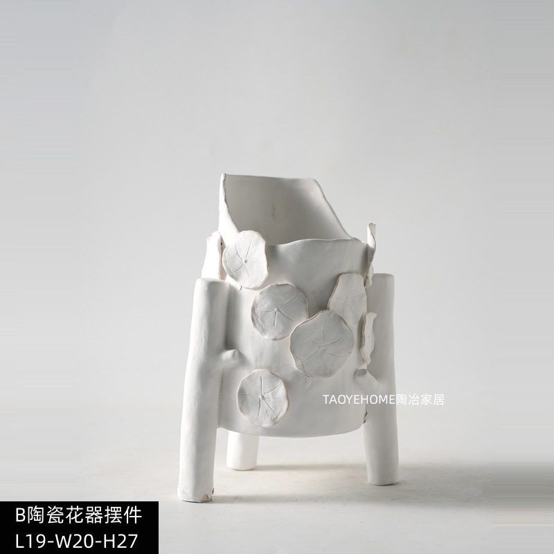 B 세라믹 꽃 장식품 (L19-W20-H27)