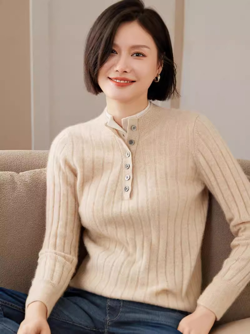 Demi-season cashmere knitted set with a round collar