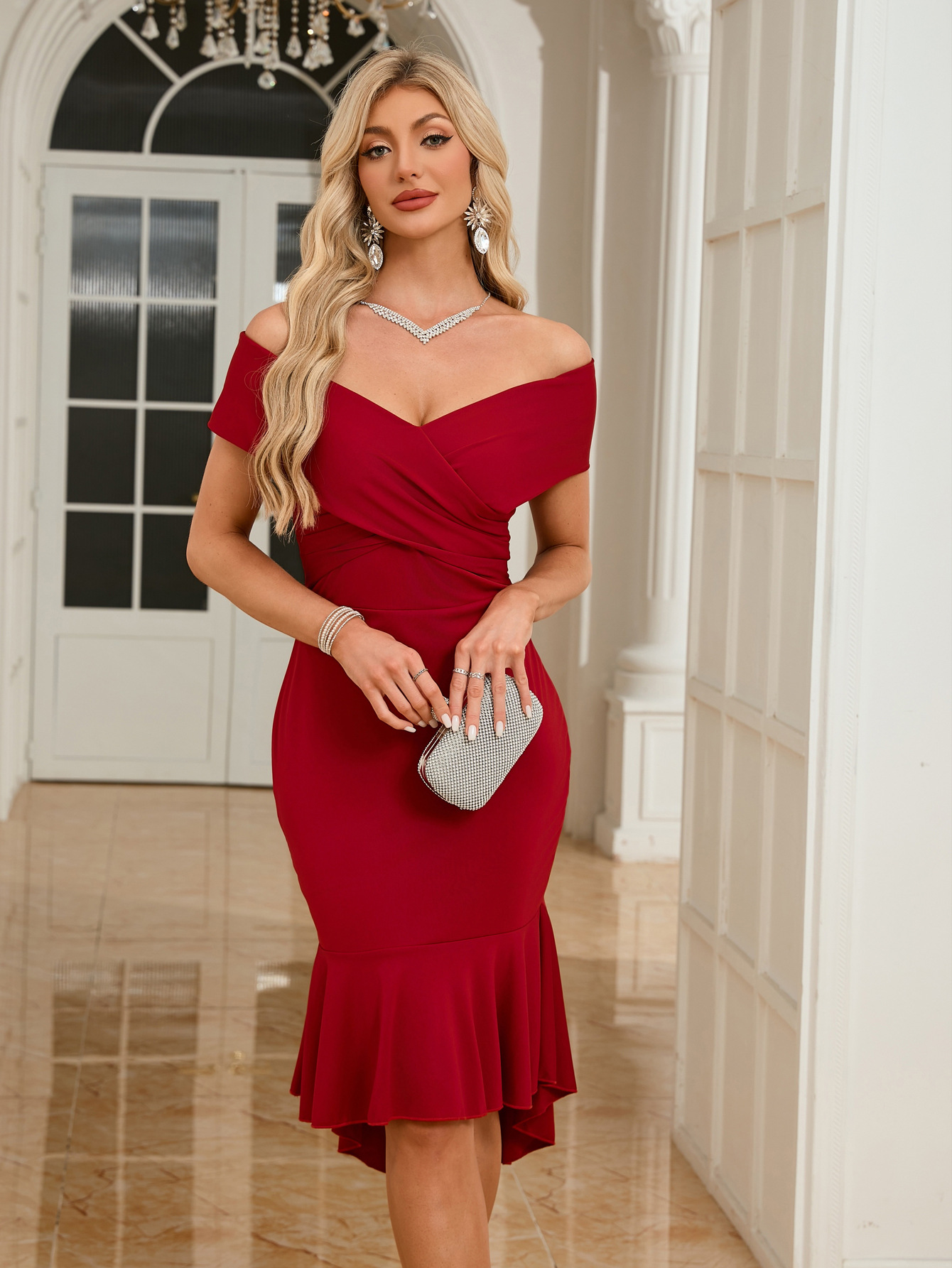 2025 verano nuevo vestido de mujer europeo y americano hombro abierto V-collar irregular vestido de banquete vestido sexy