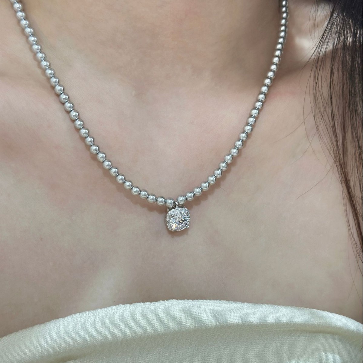 S925 Sterling Silver Round Pearl Necklace With Sparkling Diamond Cube_voghion.com
