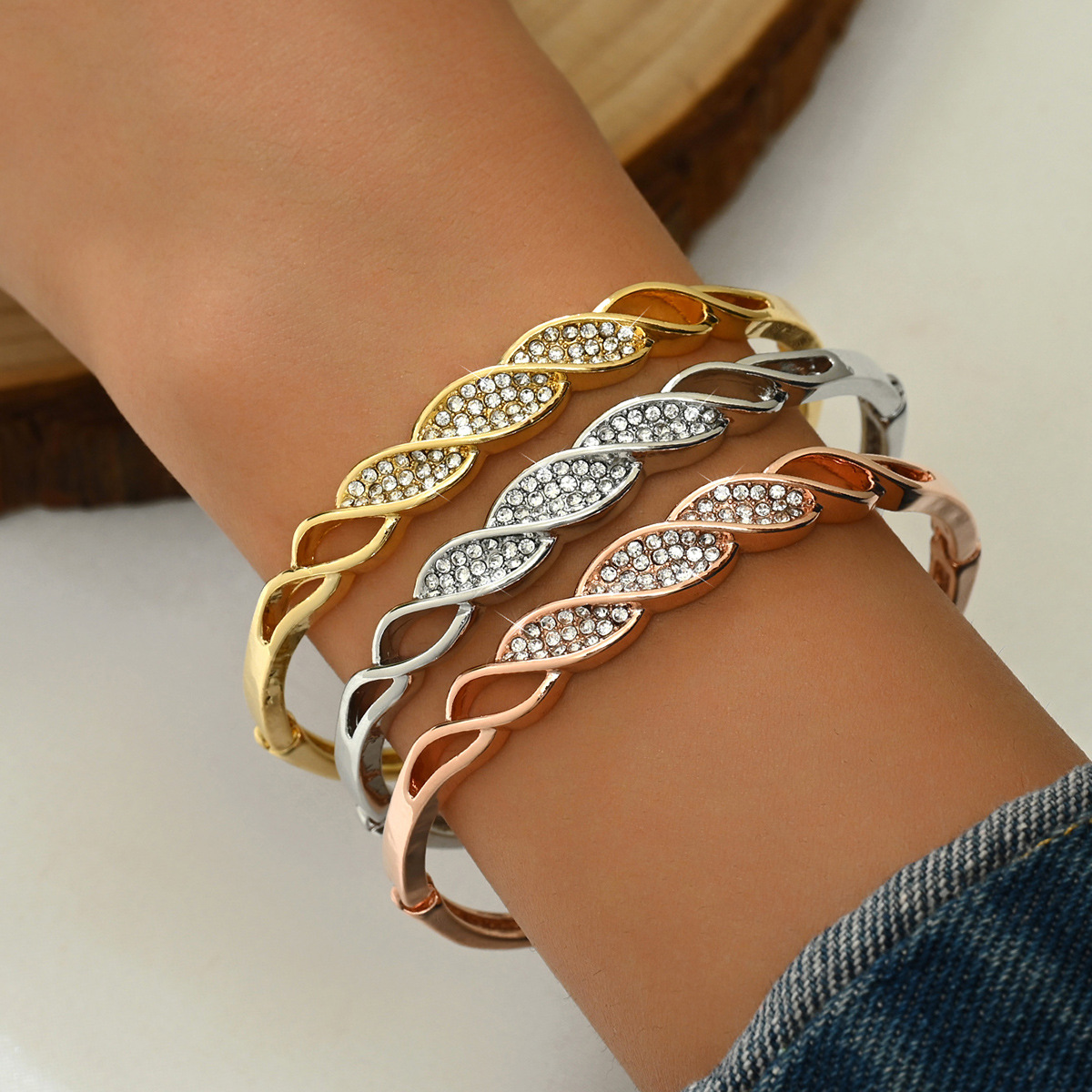 Accesorios transfronterizos de diamantes de moda simple pulsera de aleación ligera de lujo de alto nivel sensación fría nueva joyería al por mayor