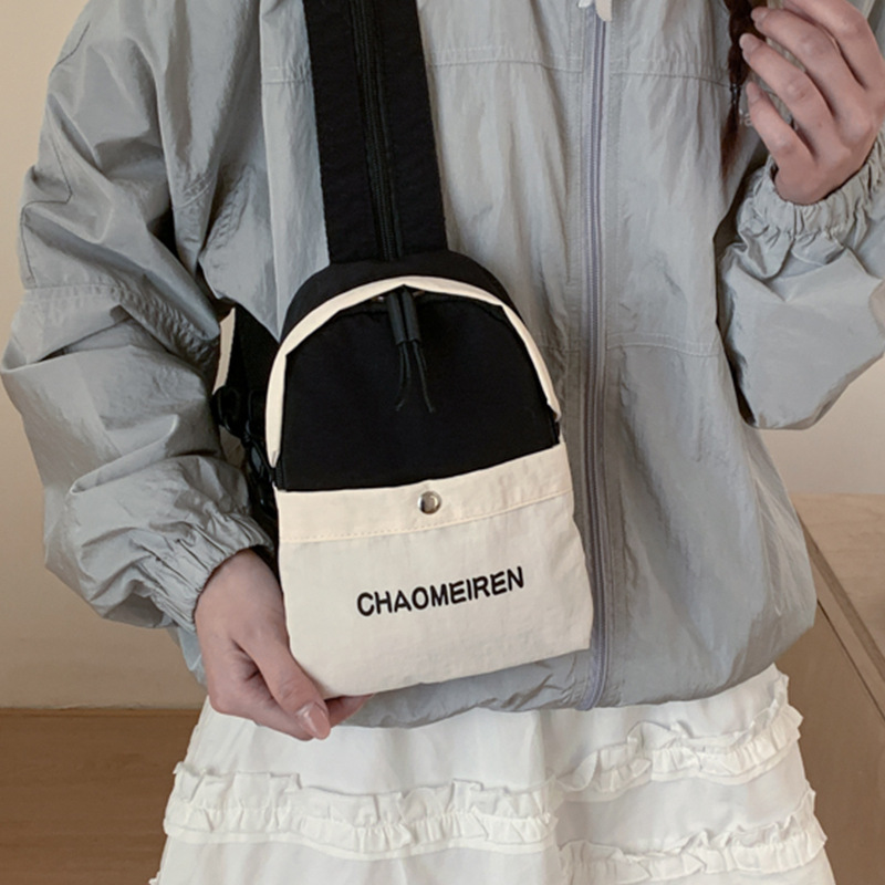 Mała torba w blokach kolorów, stylowy plecak z płótna, niszowy design, mini plecak_voghion.com