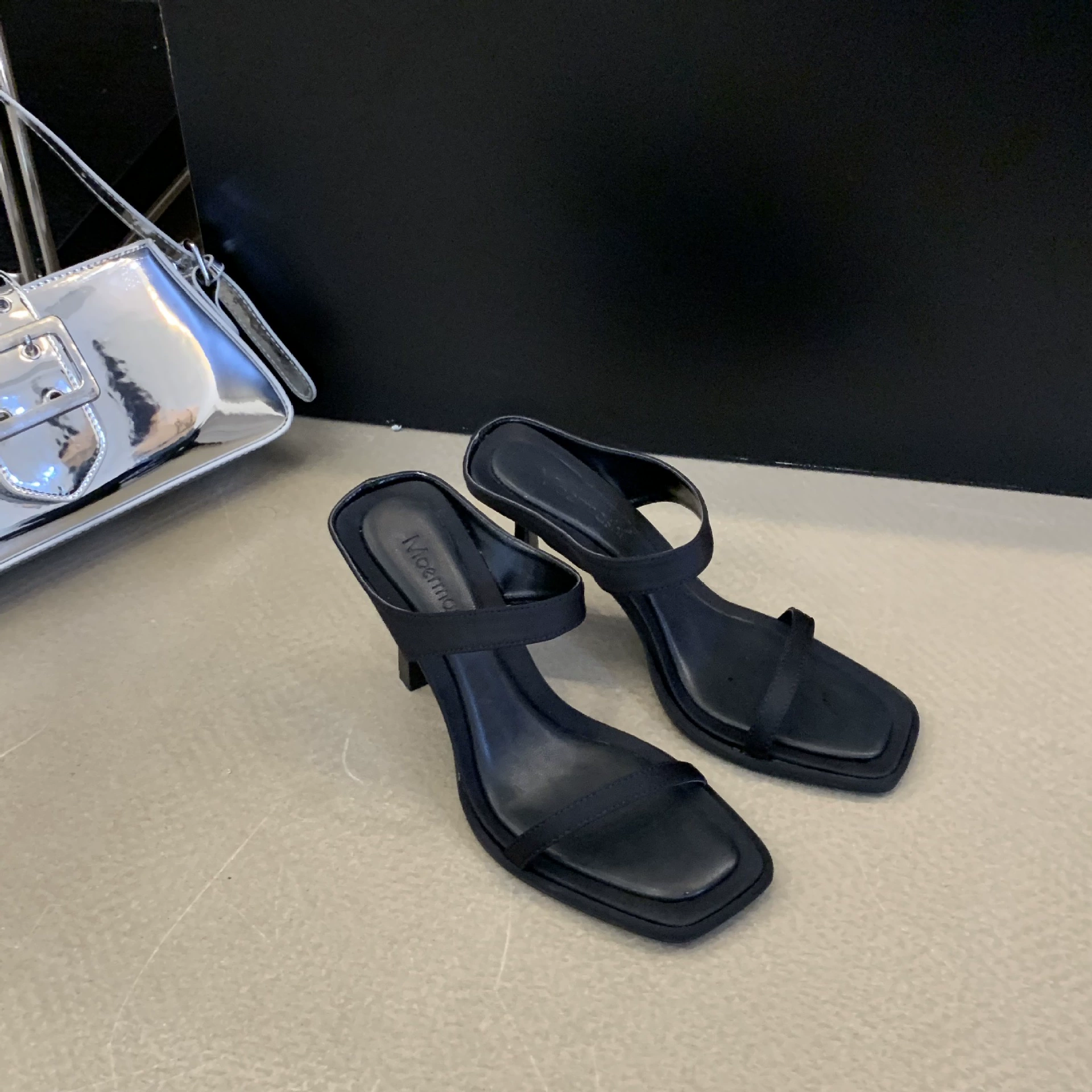 Summer fashionable universal sandals with a strap, 2024 years, internet celebrity, suitable with a skirt
