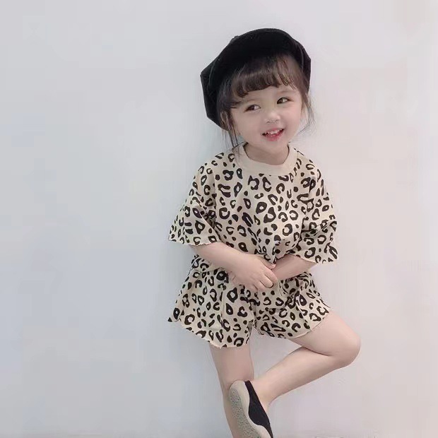 女の子の新しい夏のベストスーツ女の赤ちゃんストライプ花びら襟ノースリーブベビードールシャツ純綿ショーツツーピーストレンディセット|undefined