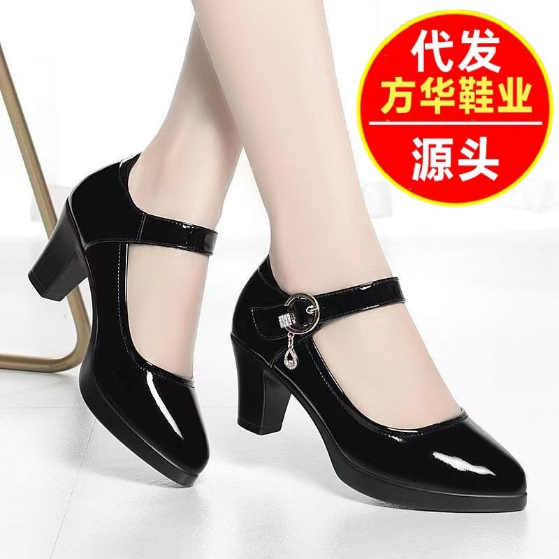 Un talón grueso con zapatos de cuero suave, zapatos de viaje cómodos, 2026 primavera y otoño nuevos zapatos de cuero pequeños para mujeres