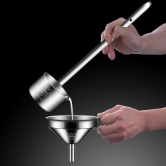 304ステンレスの酒器の酒の提子の酒のスプーンの吊り子の長い柄は酒のスプーンの家庭をすくって油の漏斗の濾過ネットを注ぎます。