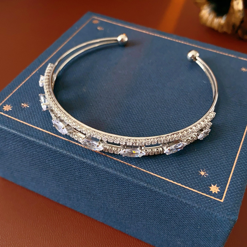 54 pulseras elípticas de doble fila plateadas - con diamantes
