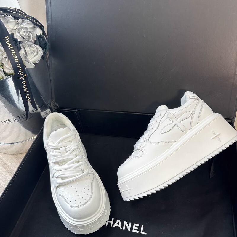 Four-Leaf Clover Thick-Soled White Shoes for Women 2025 Autum New Versatile Height-Increasing Platform Sports and Leisure Sneakers Ins Shoes
