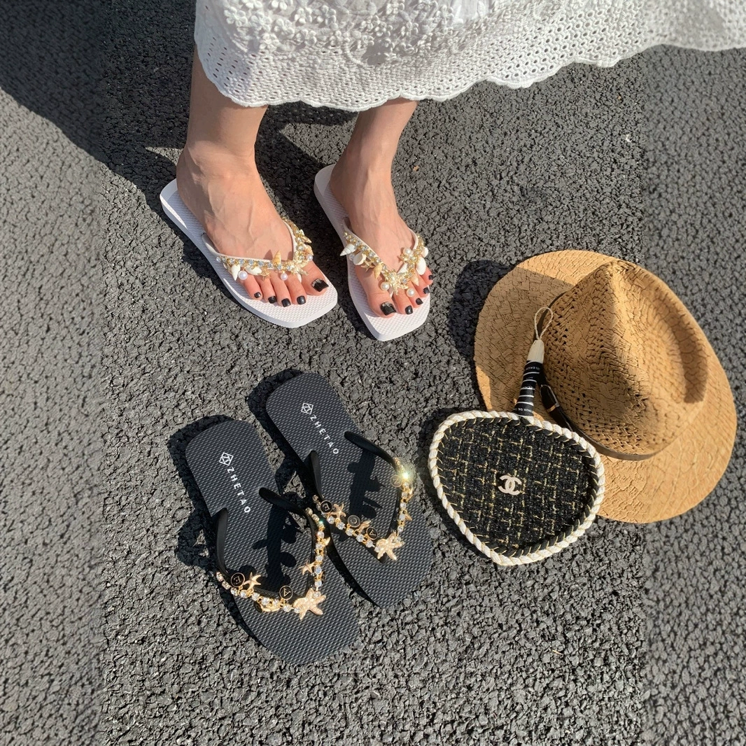 2025 новых летних пляжных шлепанцев с ракушками и стразами для женщин, модные и повседневные пляжные шлепанцы на плоской подошве