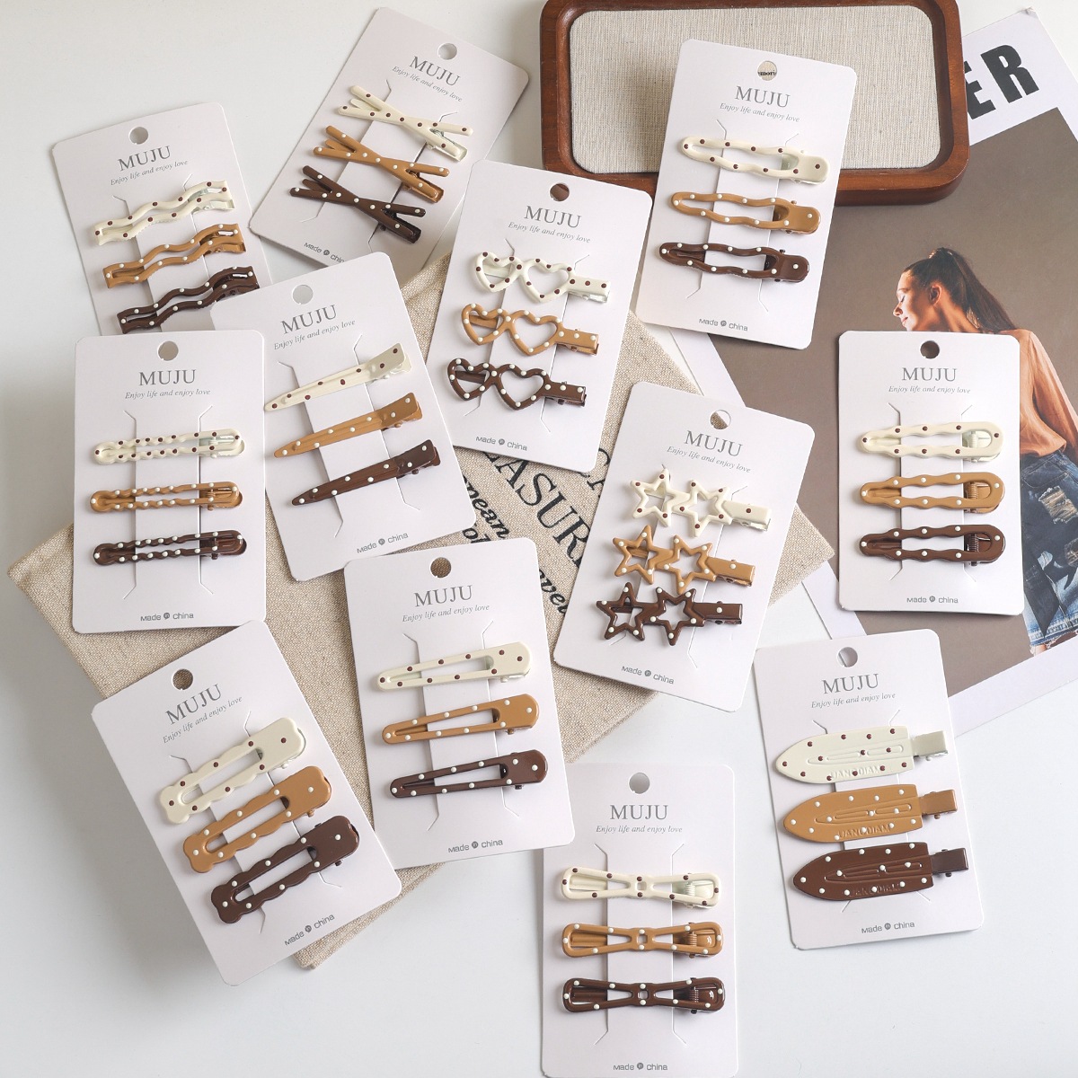 กิ๊บติดผมลายจุดสีกาแฟแบบเรียบง่าย สำหรับผู้หญิง แพ็ค 3 ชิ้น ไม่มีรอยต่อ คลิปหนีบผมสำหรับแต่งหน้า คลิปหนีบผมสำหรับหน้าม้า จำหน่ายในร้านจริง