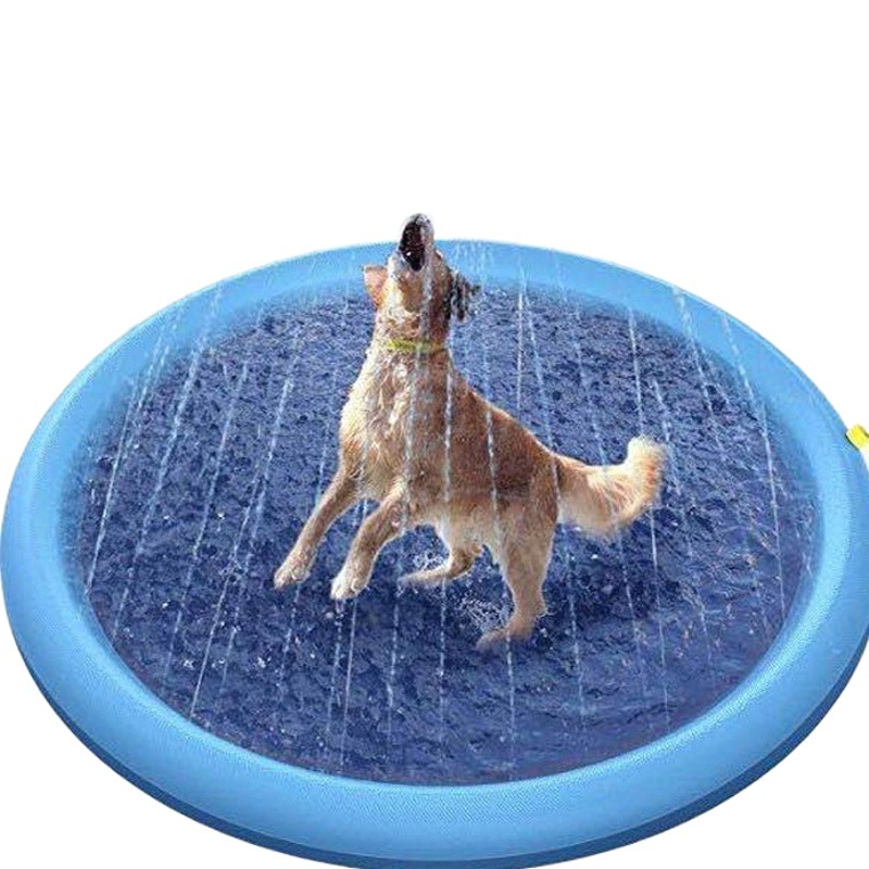 En stock suministro de PVC estera de pulverización de agua para mascotas antideslizante estera de pulverización de agua para mascotas juguetes de agua para mascotas estera de rociadores Fuente