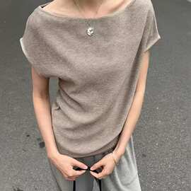 松弛老钱风短袖t恤女2026夏季宽松一字领飞袖针织上衣卡其色