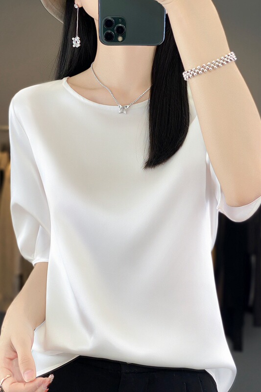 デパートの同じ半袖tシャツの女性夏2025の新型の肩の高級感の酢酸のサテンの百合の質感の底のシャツ|undefined