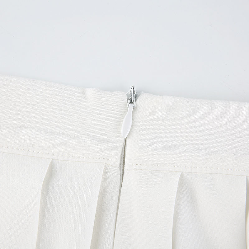 Dames plooirok met letterborduursel voor streetstyle_voghion.com