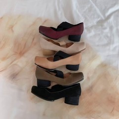 【蘇茵茵】水洗馬皮~umw豬鼻子復古交叉帶粗跟芭蕾鞋女單鞋