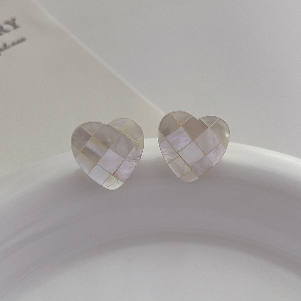 Simple Style Round Square Heart Shape Shell Polishing Women's Ear Studs 1 Pair display picture 3