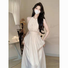 黑色雪纺挂脖连衣裙女夏季2025新款法式海边无袖气质小个子A字裙