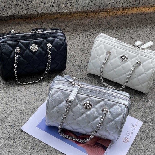 New Chanel-style Camellia Pattern Grommet Chain Bag for Women, Fashionable and Versatile Shoulder or Crossbody Bag with a Sense of Elegance, Pillow Bag