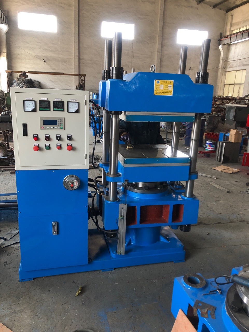 100吨600x600间距可调 plc  控制全自动平板硫化机橡胶制品热压机