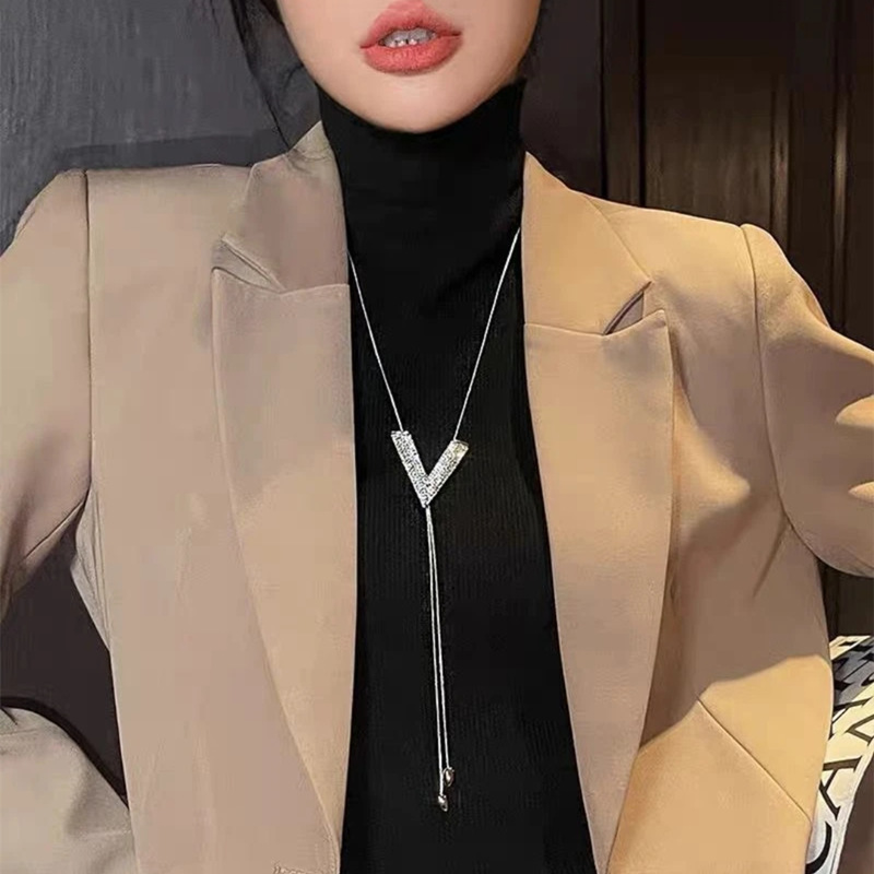 Nicho moda todo partido ajustable plata grande V collar de las mujeres celebridad en línea mismo estilo exquisito de alto grado clavícula suéter cadena