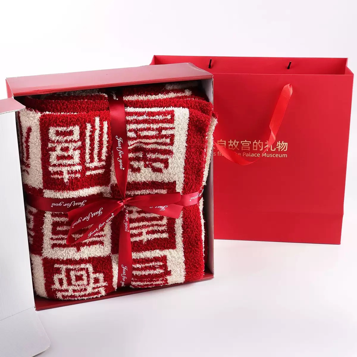 Factory spot new Chinese style Forbidden City 100-year-old blanket festive wedding engagement happy word blanket warm half-velvet nap blanket