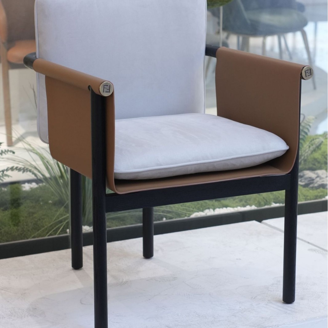 Silla de madera de cera blanca silla de diseño silla de cuero silla de comedor italiana minimalista silla de escritorio casera respaldada