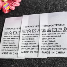 现货POLYESTER COTTON成分英文水洗标帽子箱包洗水唛切好耐水洗