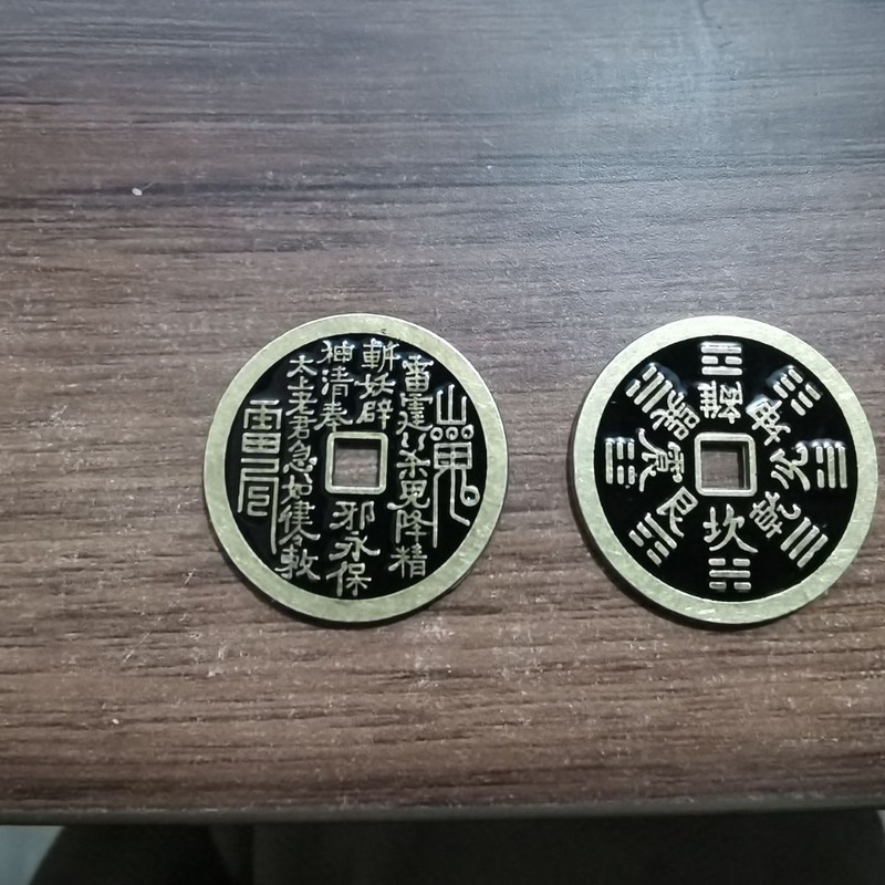 古風銭復古合金工芸品朱砂紅は古銭山鬼に似せてお金をかけて中国式の八卦のお金のペンダントを飾ります。|undefined