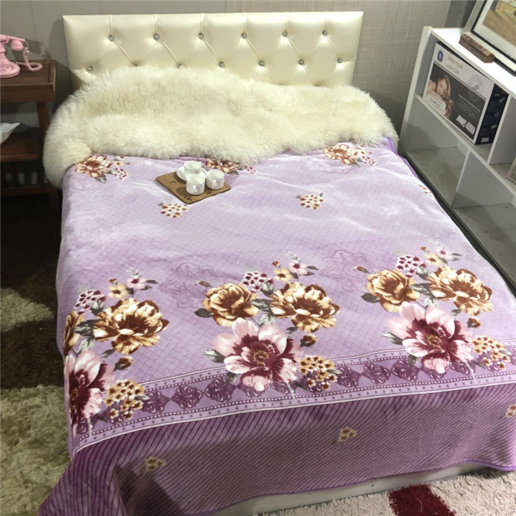 厂家供应现货多花型批发毛毯面料：水貂绒 法兰绒 富贵绒 云貂绒