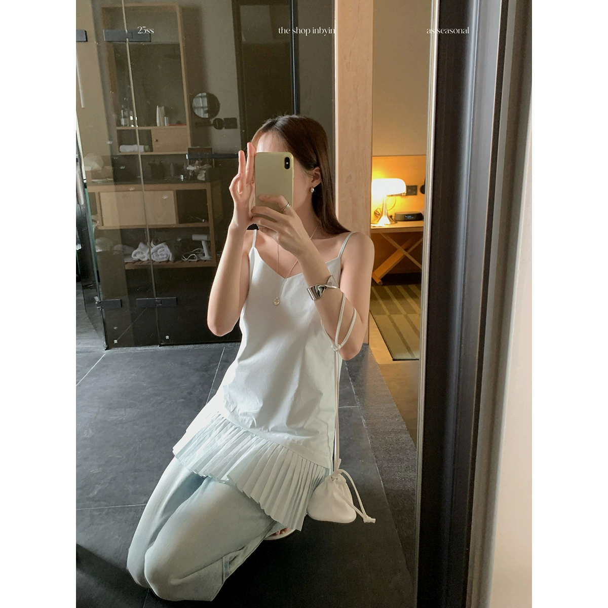 Yi En Ou inbyin нерегулярный сшитой плиссированный ремень для женского пола носить новый летний выемка с v-образным вырезом без рукавов