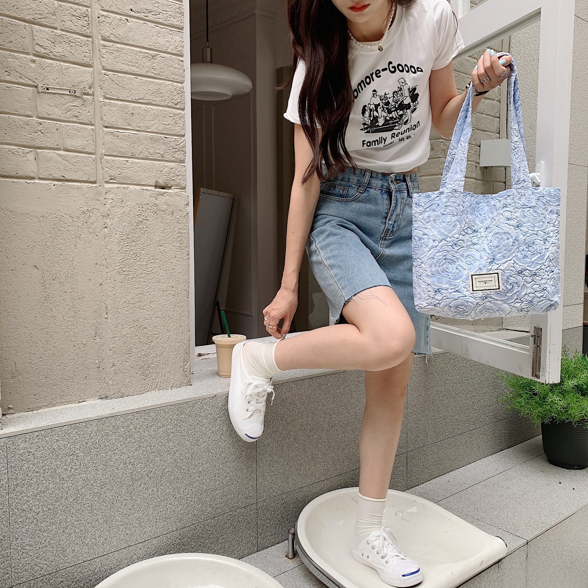 Wholesale of 25244 Jacquard blue rose large-capacity portable bags, clutch bags, storage bags, ladies' tote handbags undefined