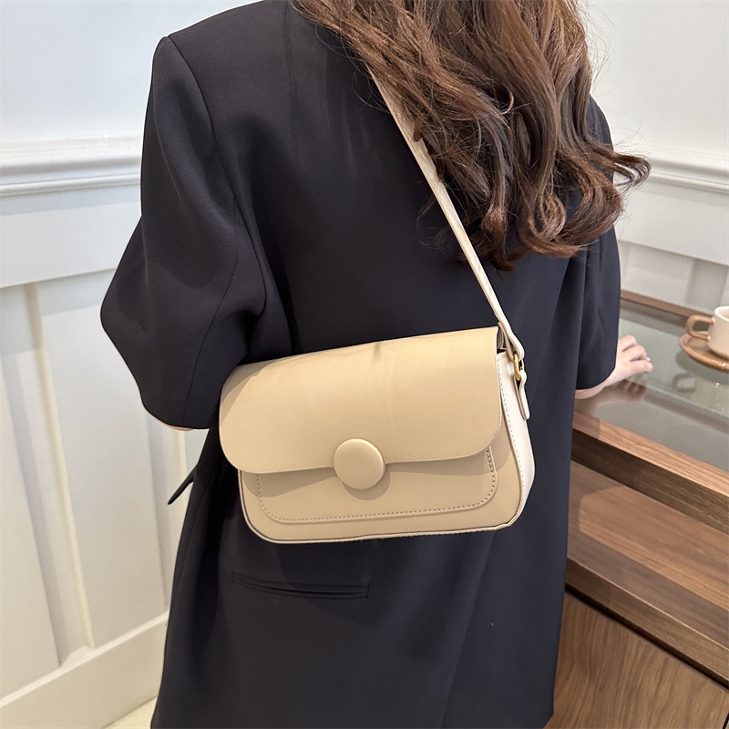 Bolsos de textura simple mujeres 2024 nueva moda cadena mochila bolso de hombro simple bolso cuadrado pequeño bolso de nicho