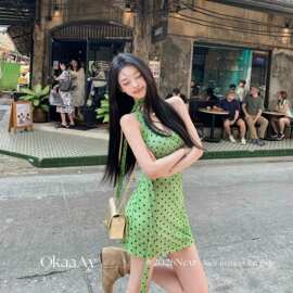 御姐性感辣妹穿搭绿色波点挂脖连衣裙特别漂亮掐腰小裙子2026夏季
