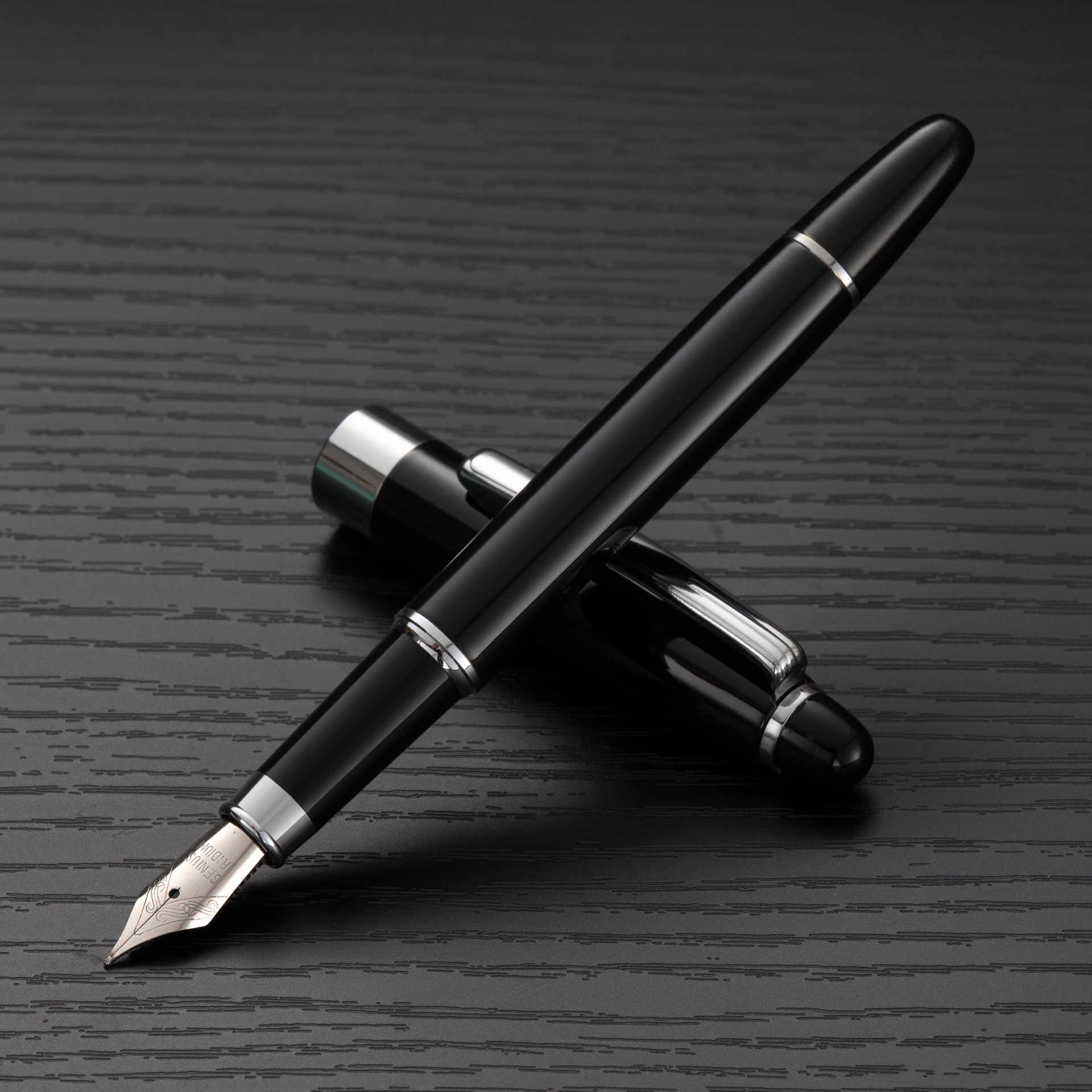 Fabricante spot al por mayor metal 26 bolígrafo de punta brillante caligrafía caligrafía pluma estilográfica de tinta impresión de regalo LOGO