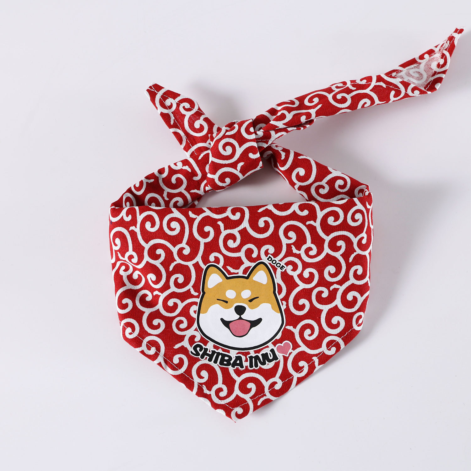 Comercio exterior toallas triangulares para mascotas, toallas de saliva para perros de madera, algodón puro, estampado de hierba japonés, dibujos animados, bibón