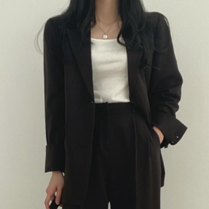 Qadın geniş şalvar və blazer dəsti