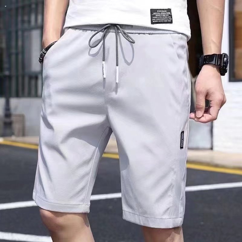 Pantalones cortos de seda de hielo para hombres 2020 Verano nuevo estilo coreano suelto elástico costura etiquetado pantalones cortos de playa