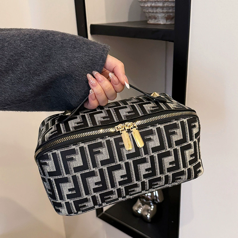 Capacious storage system for leisure for traveling, cosmetic bag