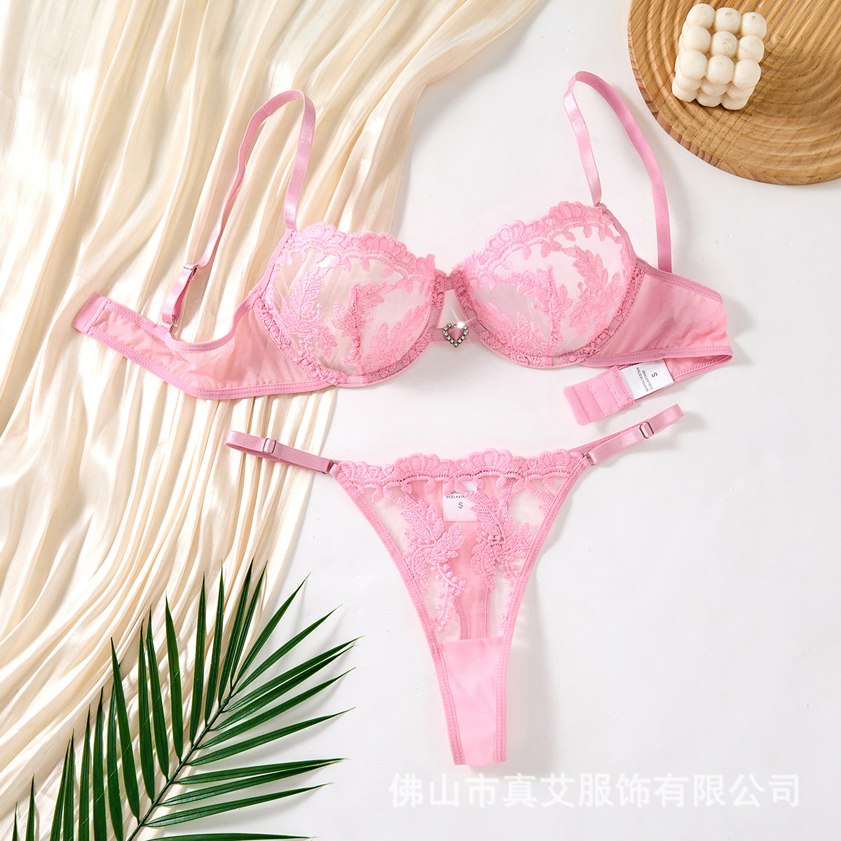 Ropa interior sexy de venta caliente transfronteriza europea y americana, malla transparente bordada suave, ropa interior sexy pura, traje de tanga 68