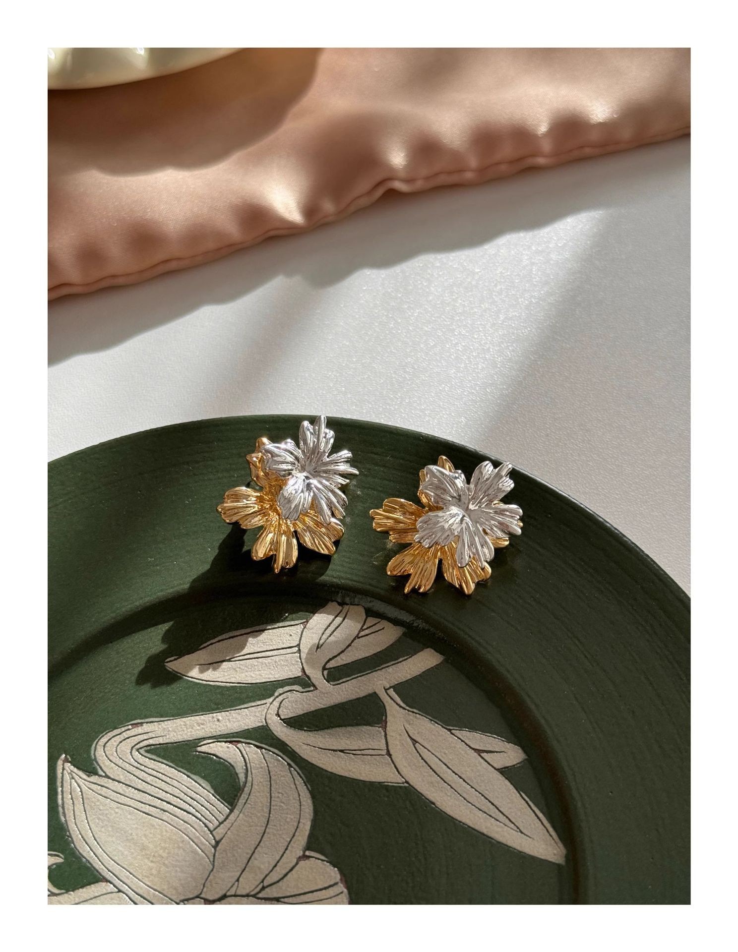 Earrings, gold and silver