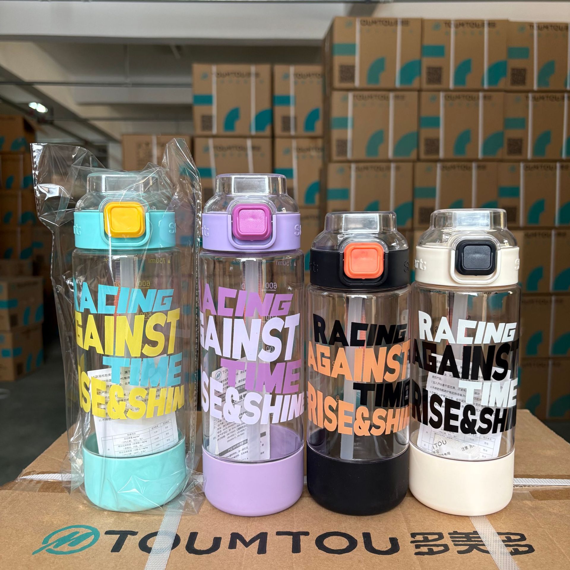 Taza de paja de alto valor de diseño de taza de agua creativa de alta capacidad de taza de agua de plástico portátil con tapa de bala
