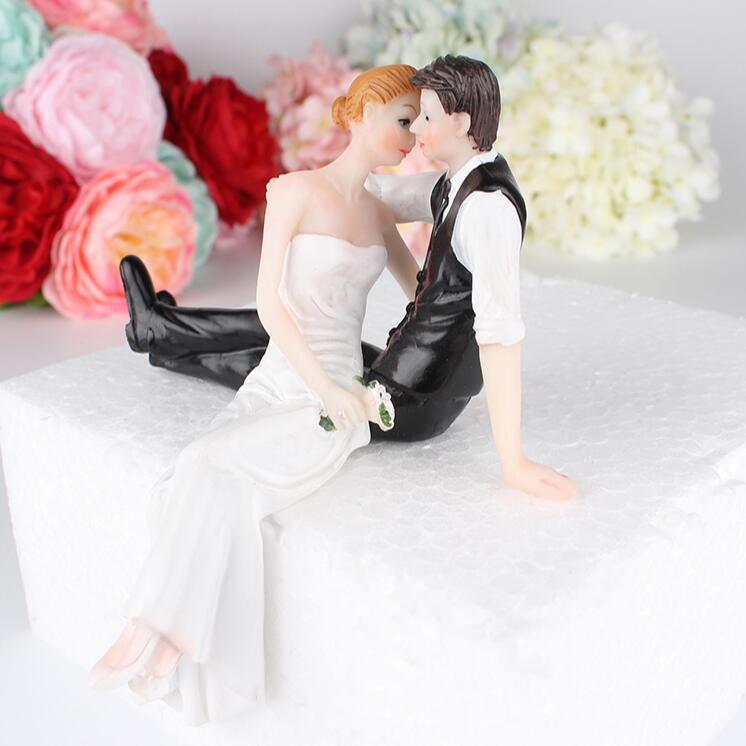 Wedding Cake Doll Resin Ornaments Cake Ornaments Decoration Bride and Groom Resin Crafts in stock Wedding Cake Doll Resin Ornaments Cake Ornaments Decoration Bride and Groom Resin Crafts in stock