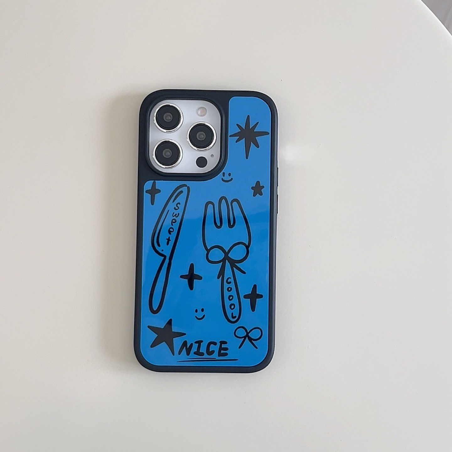 Divertido dibujo de dibujos animados cuchillo y tenedor vajilla para iPhone15/16 funda para teléfono móvil 14Pro femenino 13 nuevo 16ProMax